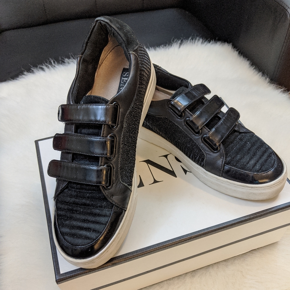 Sneakers - Picture 3 of 5